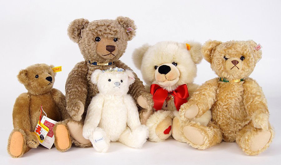 Group of Steiff Plush Bears. (1 of 1)