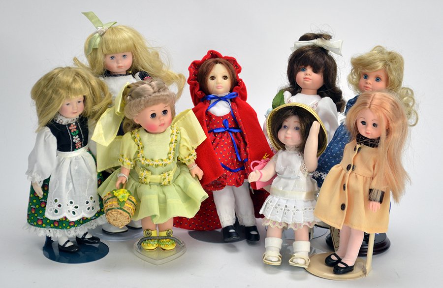 Group of Contemporary Dolls.: Group of Contemporary Dolls. Consisting of eighteen dolls, Suzanne Gibson, Jerri dolls, Vogue dolls Height: 8"