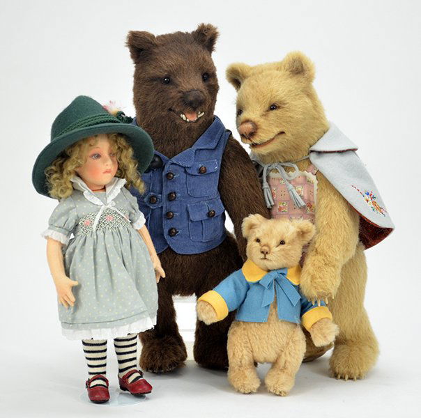 R. John Wright Goldilocks and Three Bears Set. (1 of 1)