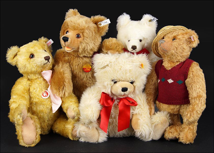Group of Steiff Plush Bears. (1 of 1)