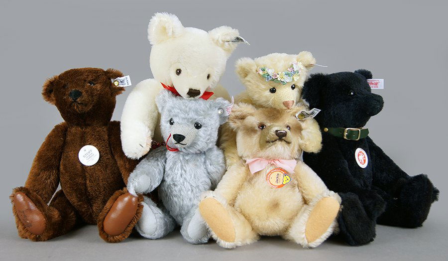 Group of Steiff Plush Bears. (1 of 1)