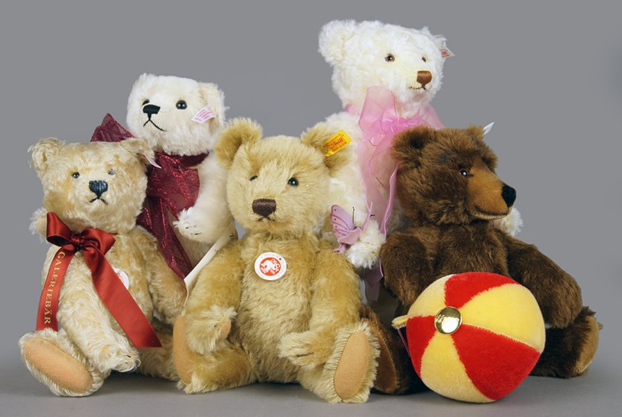 Group of Steiff Plush Bears. (1 of 1)