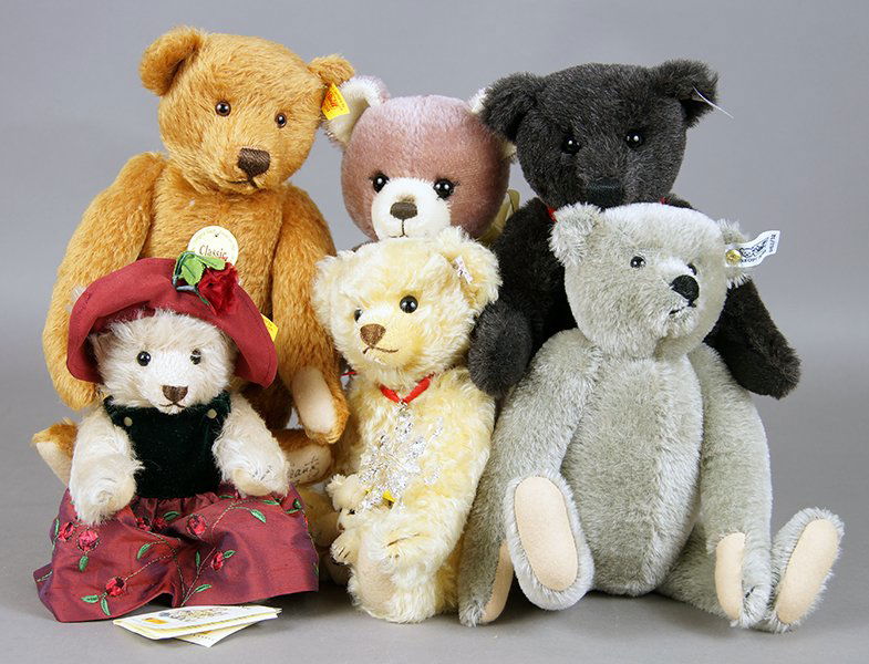 Group of Steiff Plush Bears. (1 of 1)