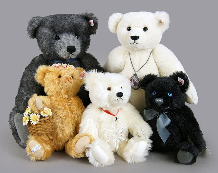 Group of Steiff Plush Bears. (1 of 1)