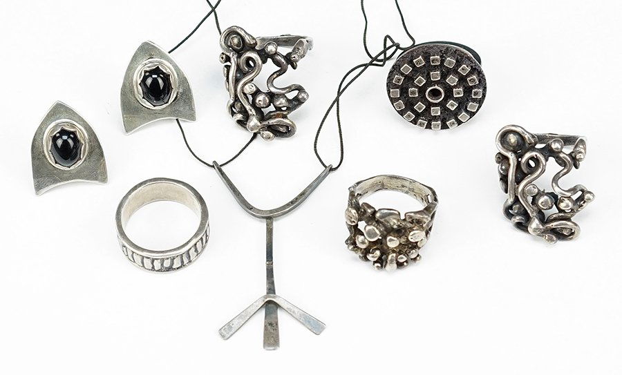 A Jay Tuttle Modernist Sterling Silver Ring. (1 of 1)