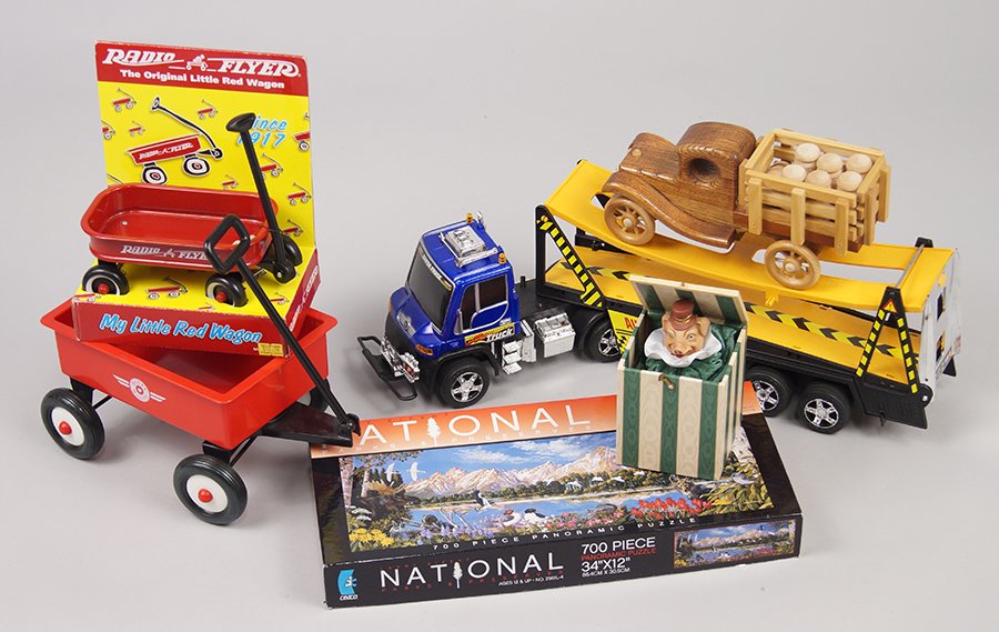 Group of Toys and Puzzles.: Group of Toys and Puzzles. Consisting of toys in the original boxes, loose toys and Thomas Kinkade puzzles in the original boxes