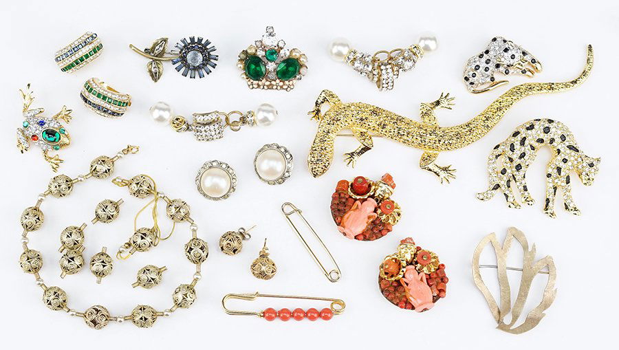 A Collection of Jewelry. (1 of 1)