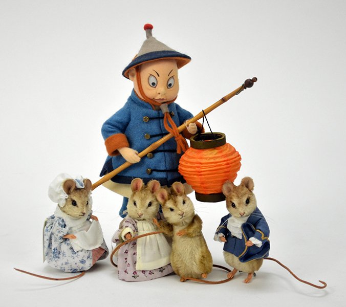 R. John Wright Mouse Figures.: R. John Wright Mouse Figures. Consisting of three characters from Beatrix Potter: Lady Mouse, Gentleman Mouse, Hunca Munca. Together with the figure of mouse Tom Thumb and Chinaman Height: 3.5" to 10"