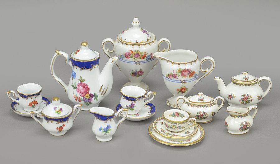 A Meissen Porcelain Child's Tea Set. (1 of 1)