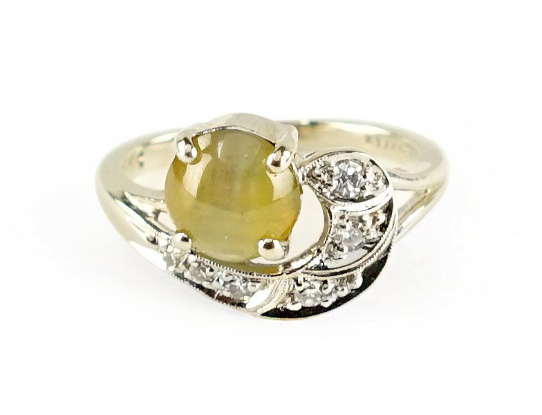 A Cat's Eye Chrysoberyl Ring. (1 of 1)