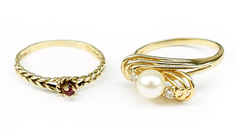 A Cultured Pearl and Diamond Ring. (1 of 1)