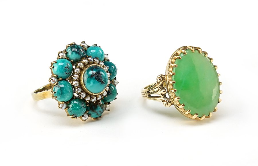 A Chrysoprase and 14 Karat Yellow Gold Ring. (1 of 1)