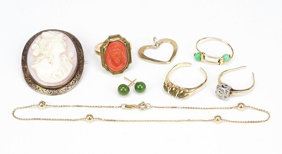 A Collection of Jewelry. (1 of 1)