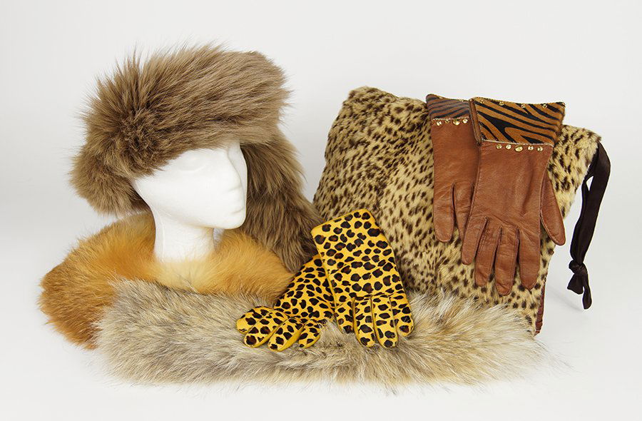 A Red Fox Fur Collar. (1 of 1)