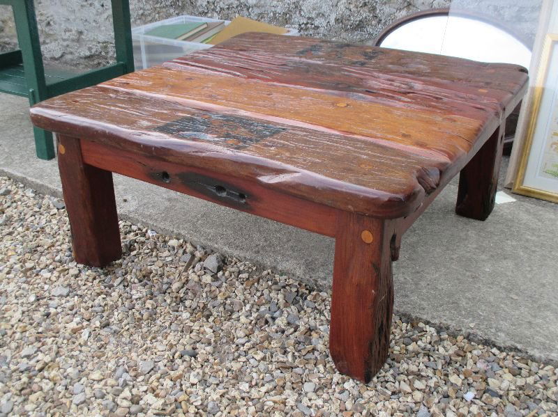 Accacia wood aquare coffee table with perpex top: Accacia wood aquare coffee table with perpex top