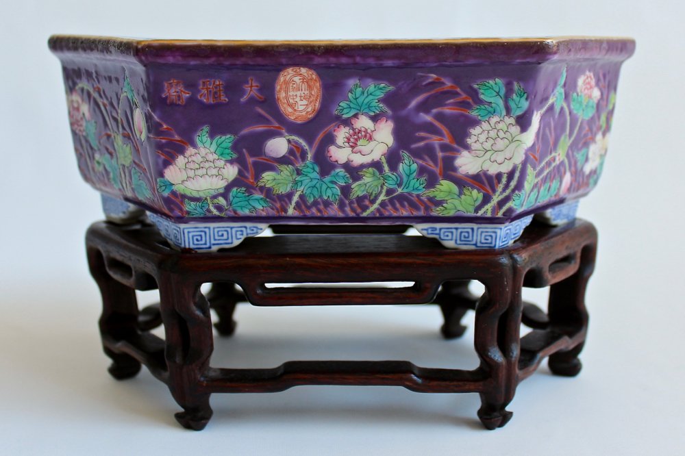 EX-SOTHEBY'S Dayazhai Purple-Ground Famille Rose Tray 2 (1 of 10)