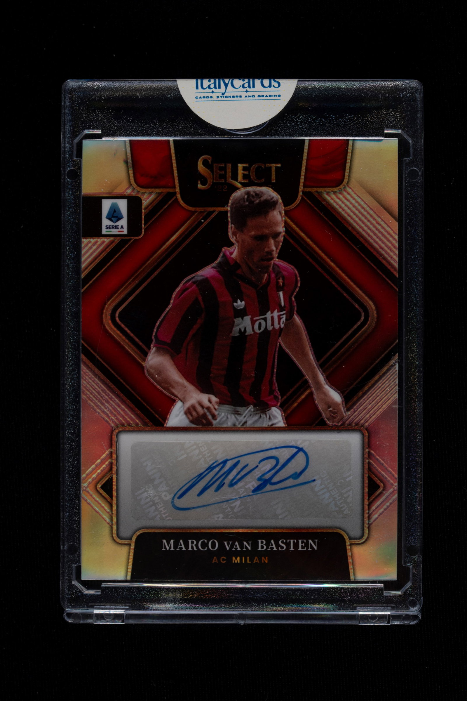 Marco Van Basten - Signed Card - AC Milan - Panini Select Serie A 2022/23: Marco Van Basten's autographed card, wearing an AC Milan jersey, published by Panini for the 2022/2023 Select Serie A Soccer series. The meeting between Marco van Basten and Arrigo Sacchi's AC Milan r