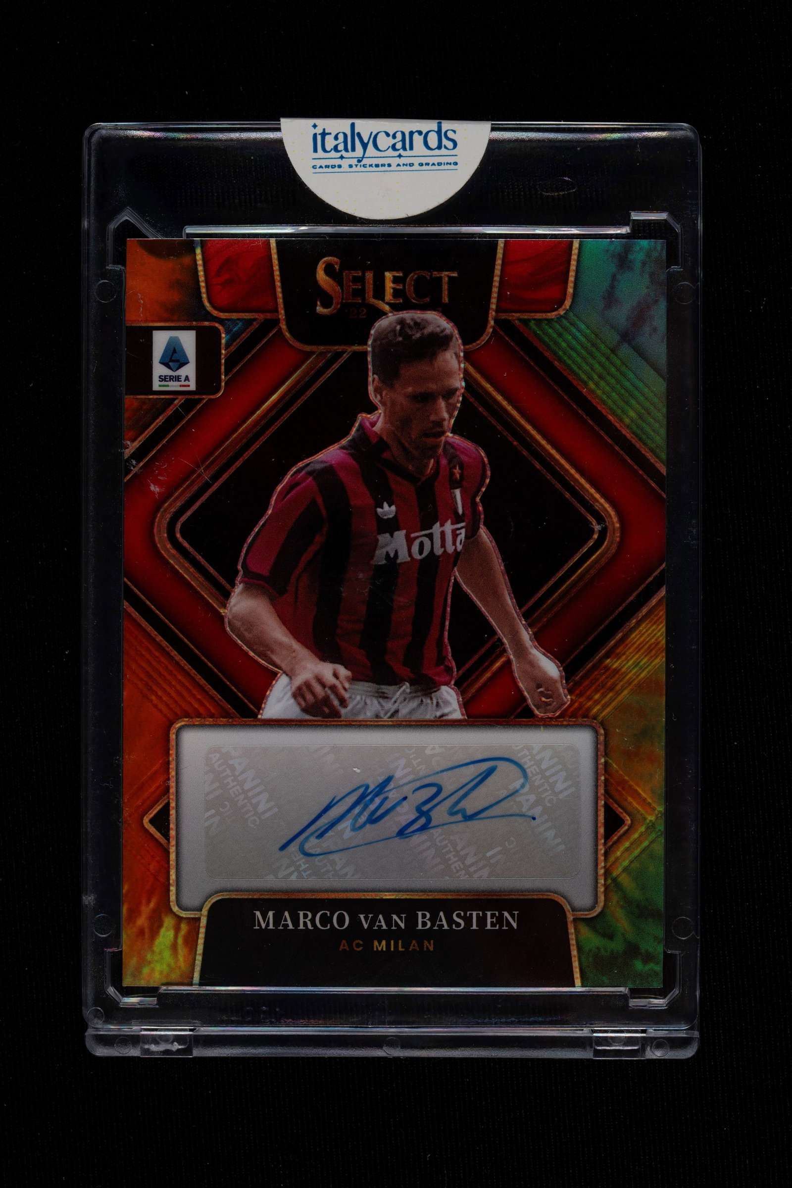 Marco Van Basten - Signed Card - AC Milan - Panini Select Serie A 2022/23 - Numbered out of 15: Marco Van Basten's autographed card, wearing an AC Milan jersey, published by Panini for the 2022/2023 Select Serie A Soccer series. Numbered out of 15. During his six seasons at AC Milan, Marco van B