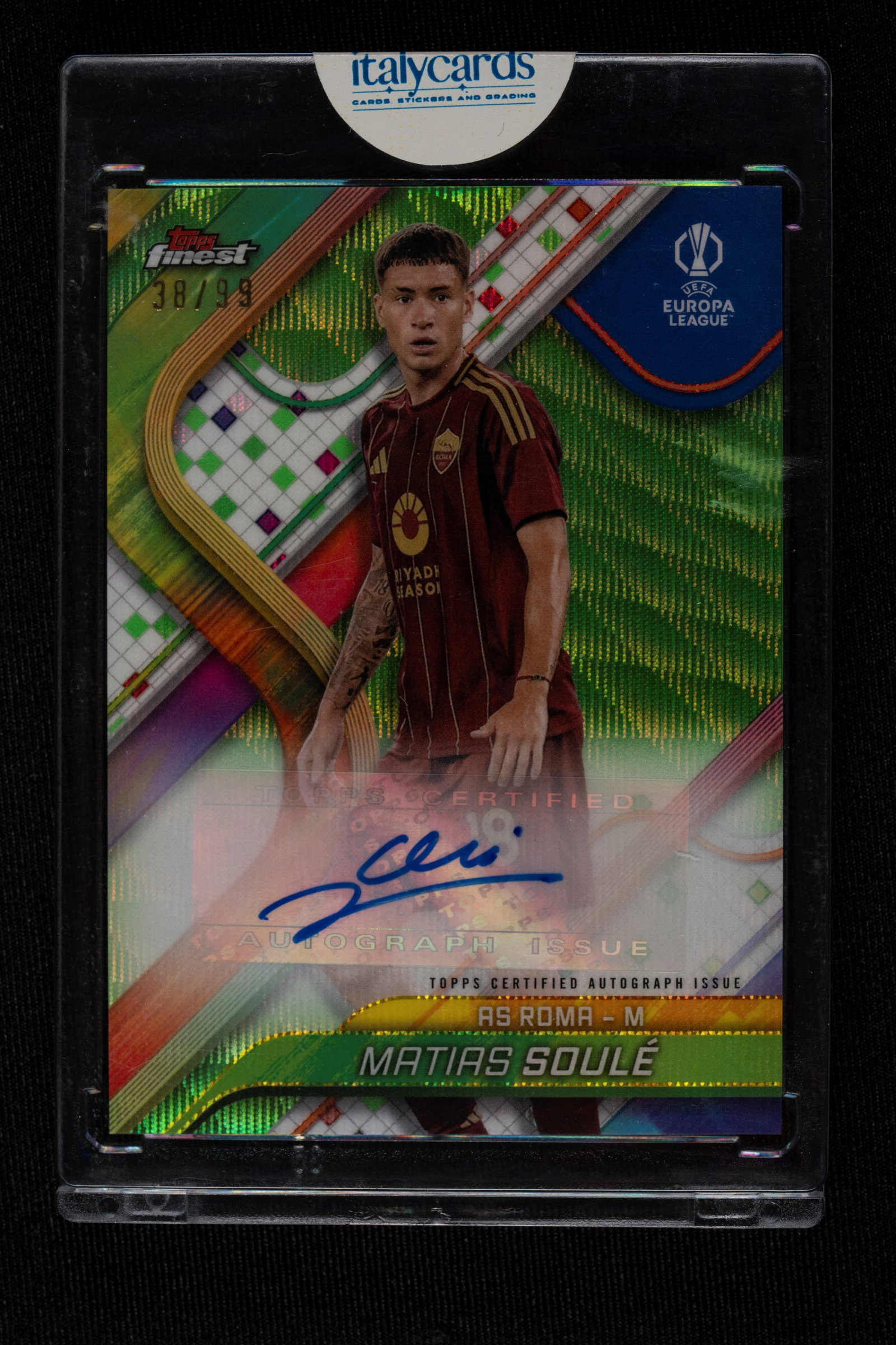 Matías Soulé - Signed Card - Roma - Topps Finest UEFA Club Competitions 2024/25 - Numbered out of: Matías Soulé's autographed card, wearing a Roma jersey, published by Topps for the 2024/25 Finest UEFA Club Competitions series. Numbered out of 99. Matías Soulé's arrival at Roma in the summer of