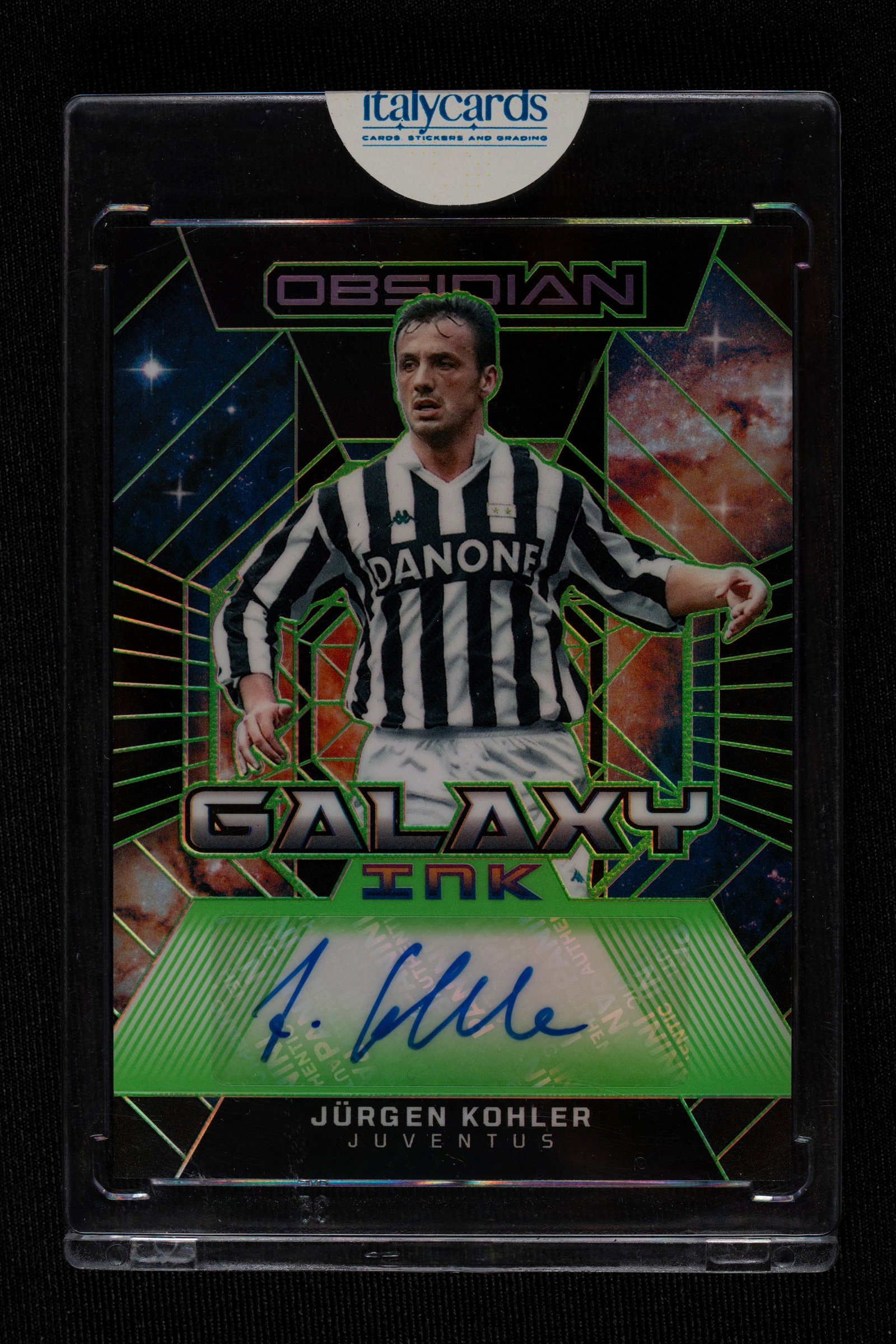Jurgen Kohler - Signed Card - Juventus - Panini Obsidian Soccer 2024/25 - Numbered out of 2: Jürgen Kohler autographed card - featuring a Juventus jersey, published by Panini for the 2024/25 Obsidian Soccer series. Numbered out of 2. Jürgen Kohler, nicknamed "The German" or "The Wall," was
