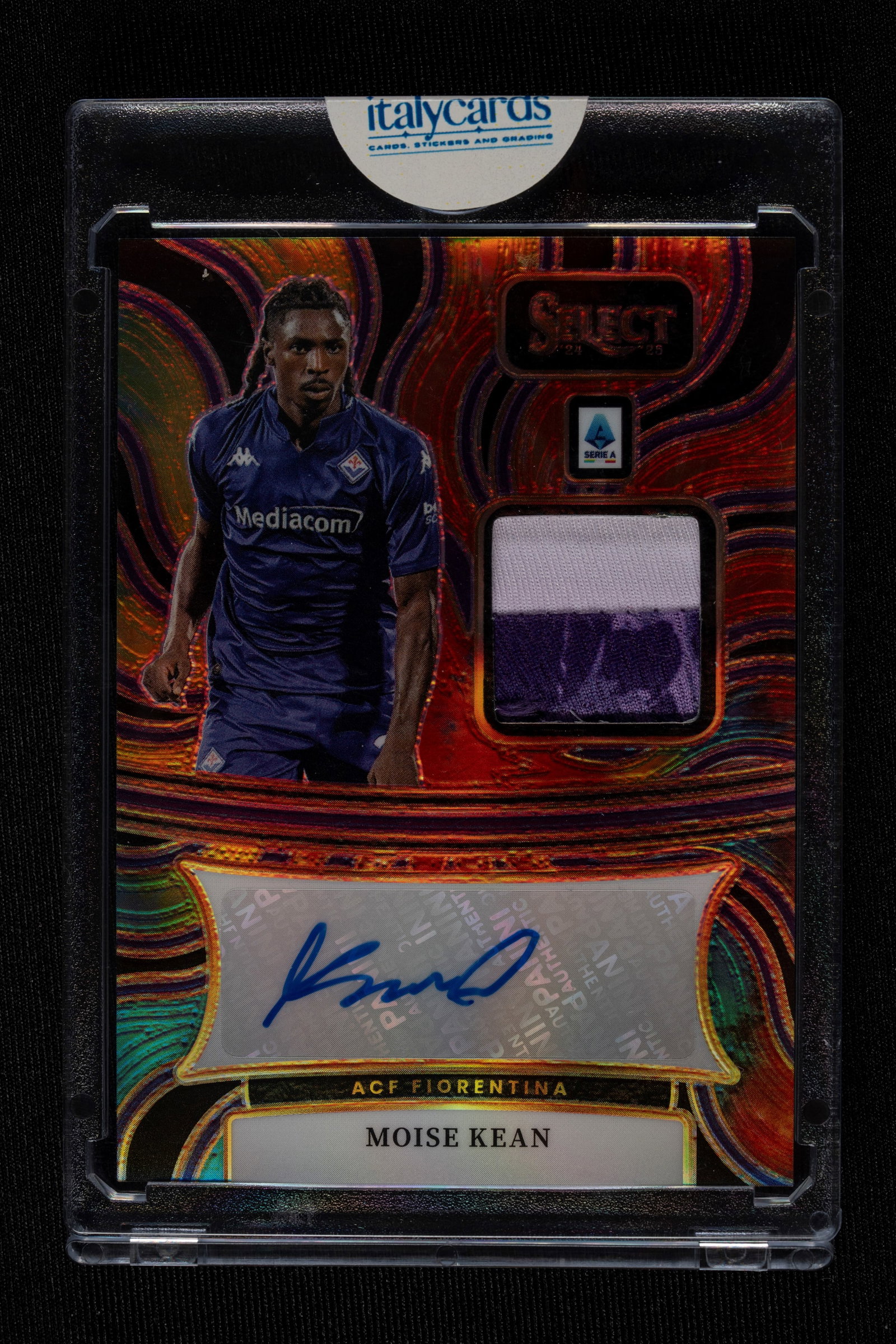 Moise Kean - Signed Card - Fiorentina - Panini Select Serie A 2024/25 - Numbered out of 25: Moise Kean's autographed card for Fiorentina, published by Panini for the 2024/2025 Select Serie A Soccer series. Numbered out of 25. Moise Kean's impact for Fiorentina in the 2024-2025 season marked