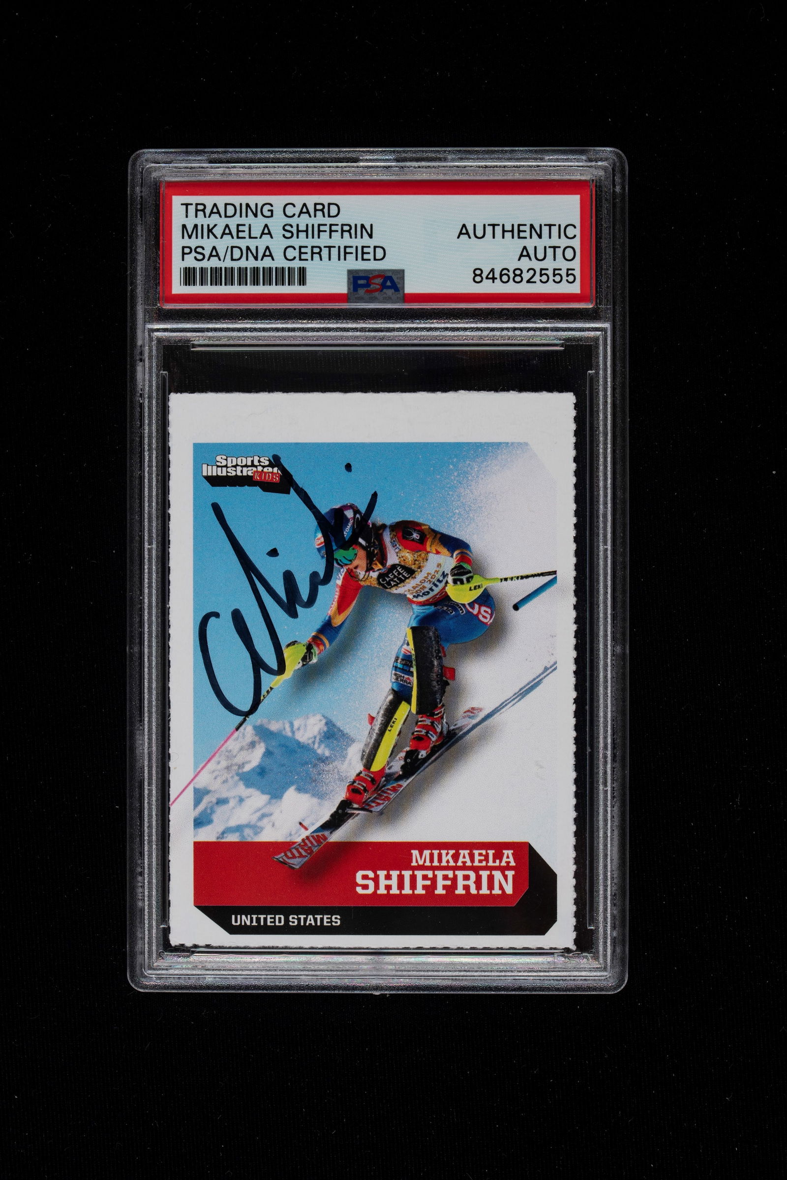Mikaela Shiffrin - Autographed Card - Sports Illustrated for Kids (SI for Kids) - 2017 - PSA/DNA: This card is a remarkable piece for winter sports fans, celebrating Mikaela Shiffrin, the most successful female skier in history, with the added value of an original PSA/DNA certified signature. This