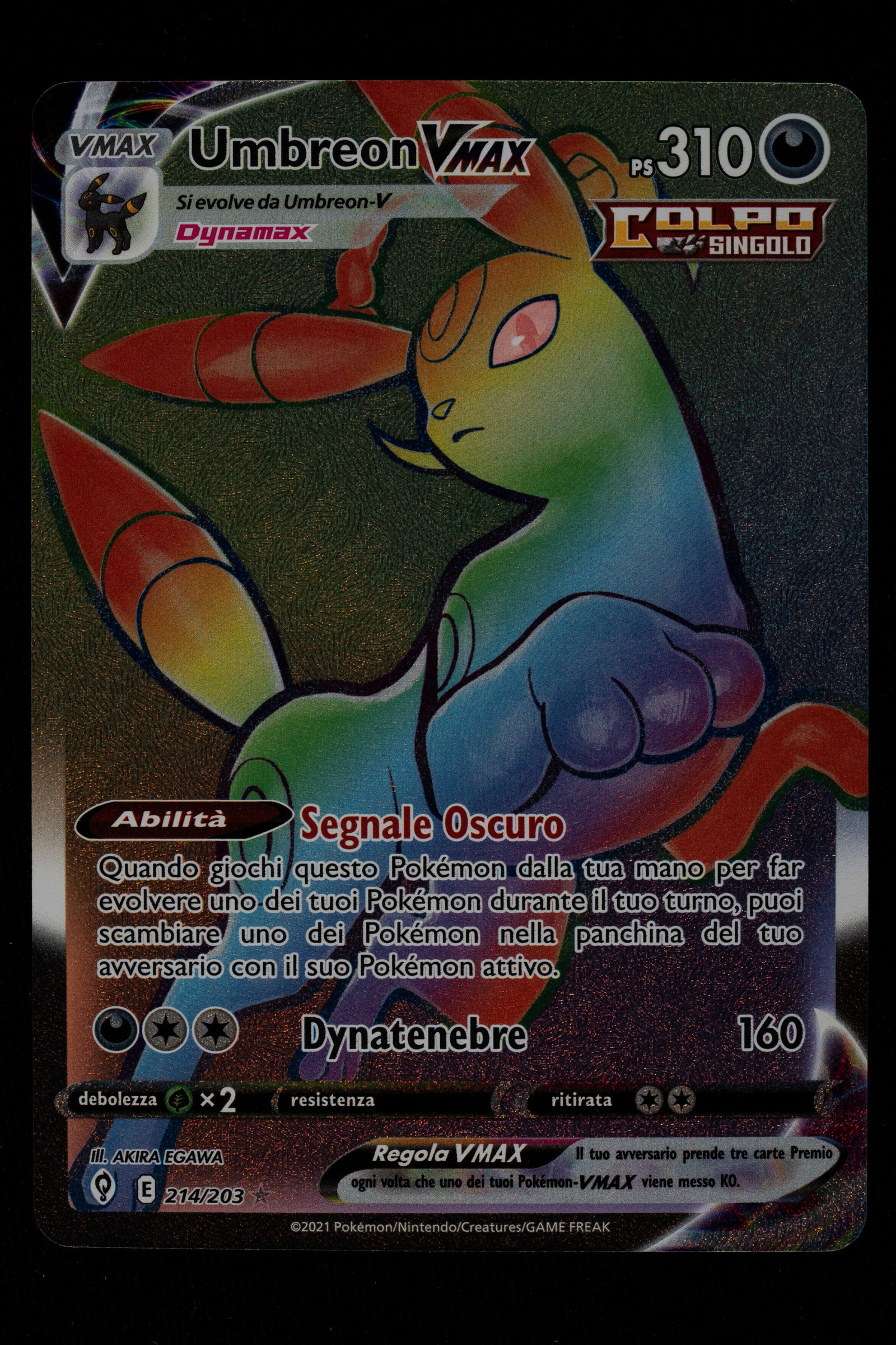 Pokémon - Umbreon V Max Ethereal Evolutions Rainbow Italian - RAW: Umbreon VMAX (214/203) from the Aether Evolutions set is the beautiful "Rainbow Rare" (Secret) that celebrates the majesty of the Darkness-type Evolution in a spectacularly colorful guise. While the A
