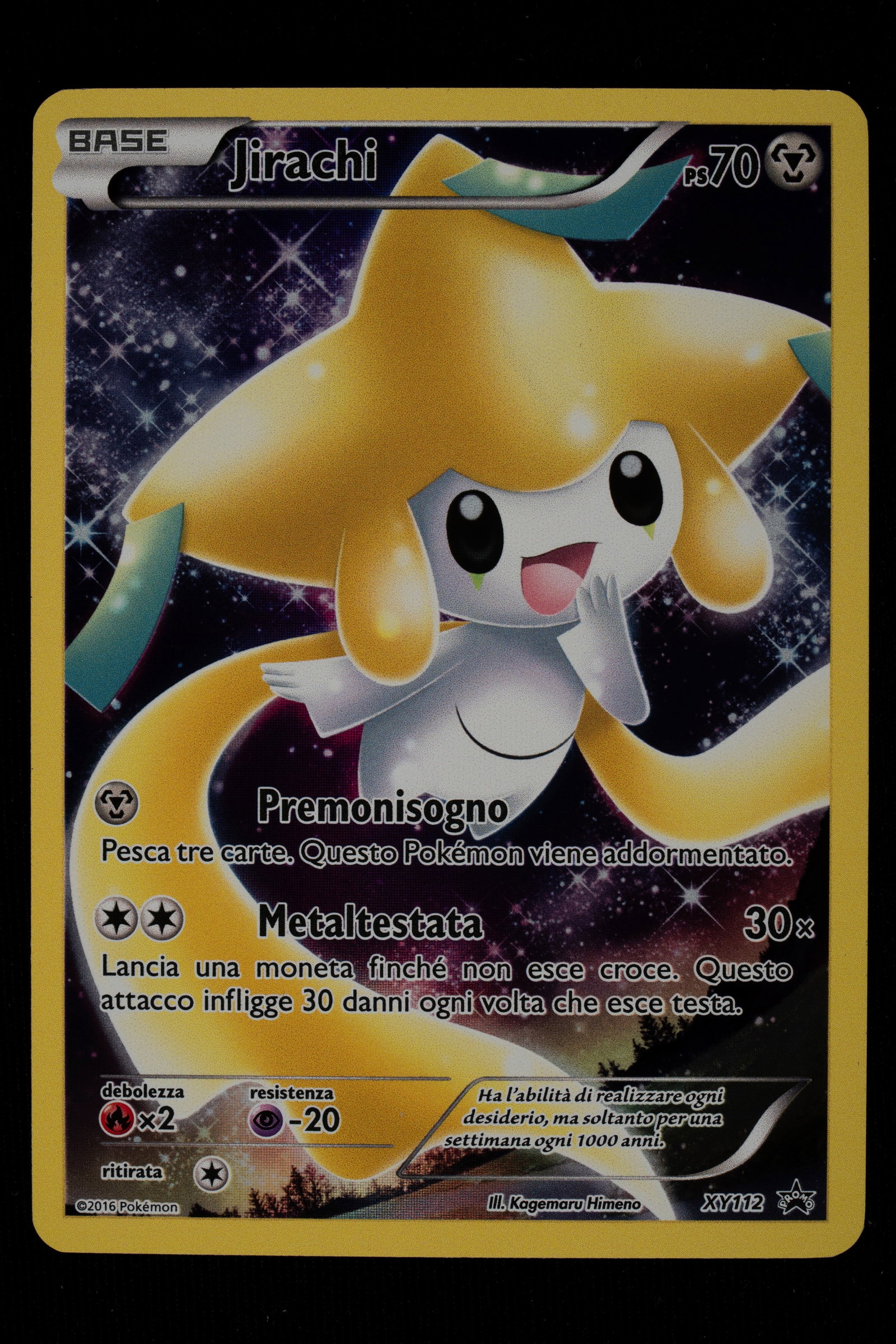 Pokémon - Jirachi Promo XY 20th Anniversary Italian - RAW: Jirachi Promo (XY112), released for the 20th Anniversary, is one of the most dreamy Full Art cards of the XY era. KirisAki's artwork depicts the Wish Pokémon among the stars, enhanced in this edition
