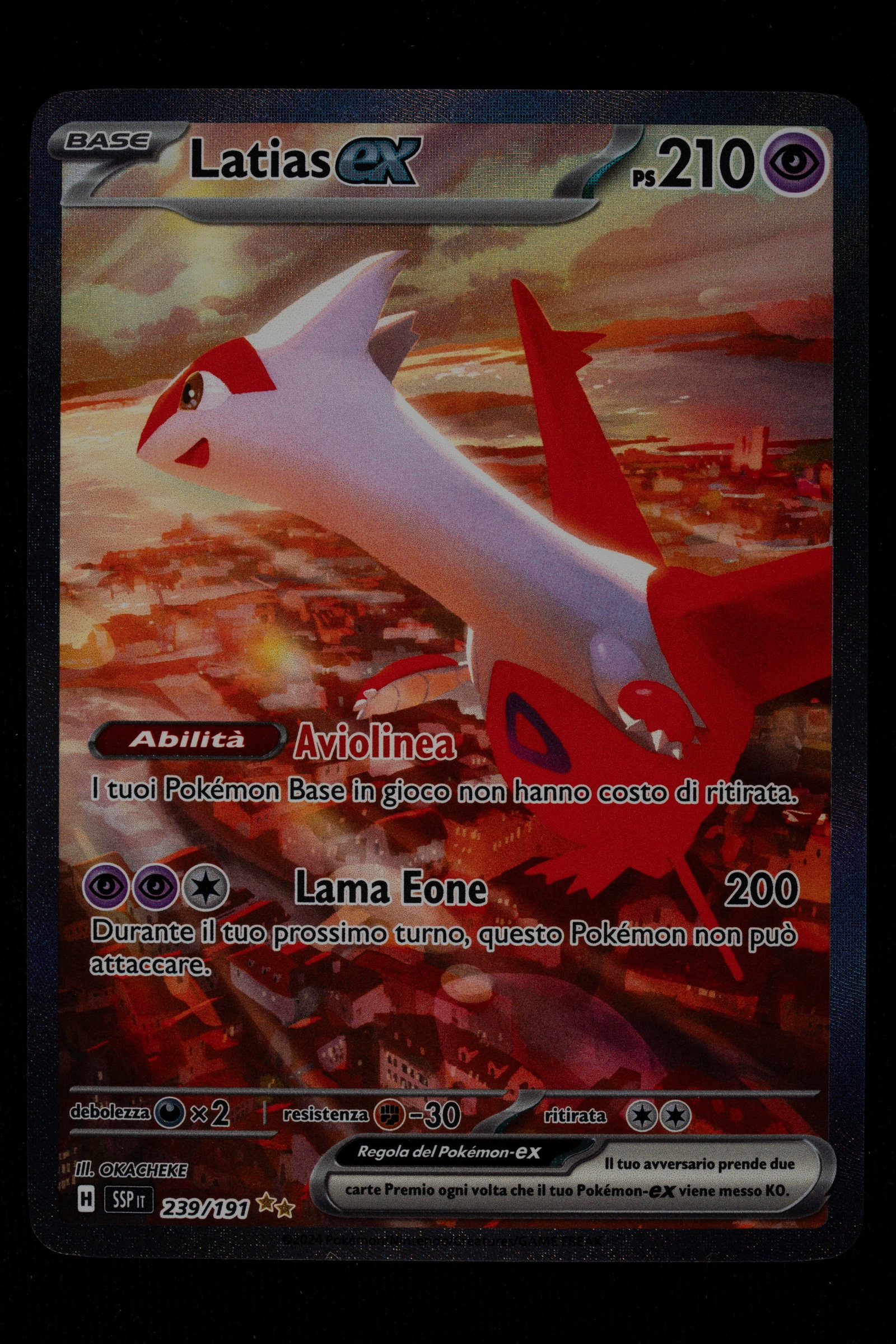 Pokémon - Latias Ex SSP 239 Italian - RAW: Latias ex (239/191) is one of the most poetic and visually stunning cards in the Sparks of Lightning (SSP) expansion. This Special Illustration Rare (SIR) version transforms the Legendary Pokémon int
