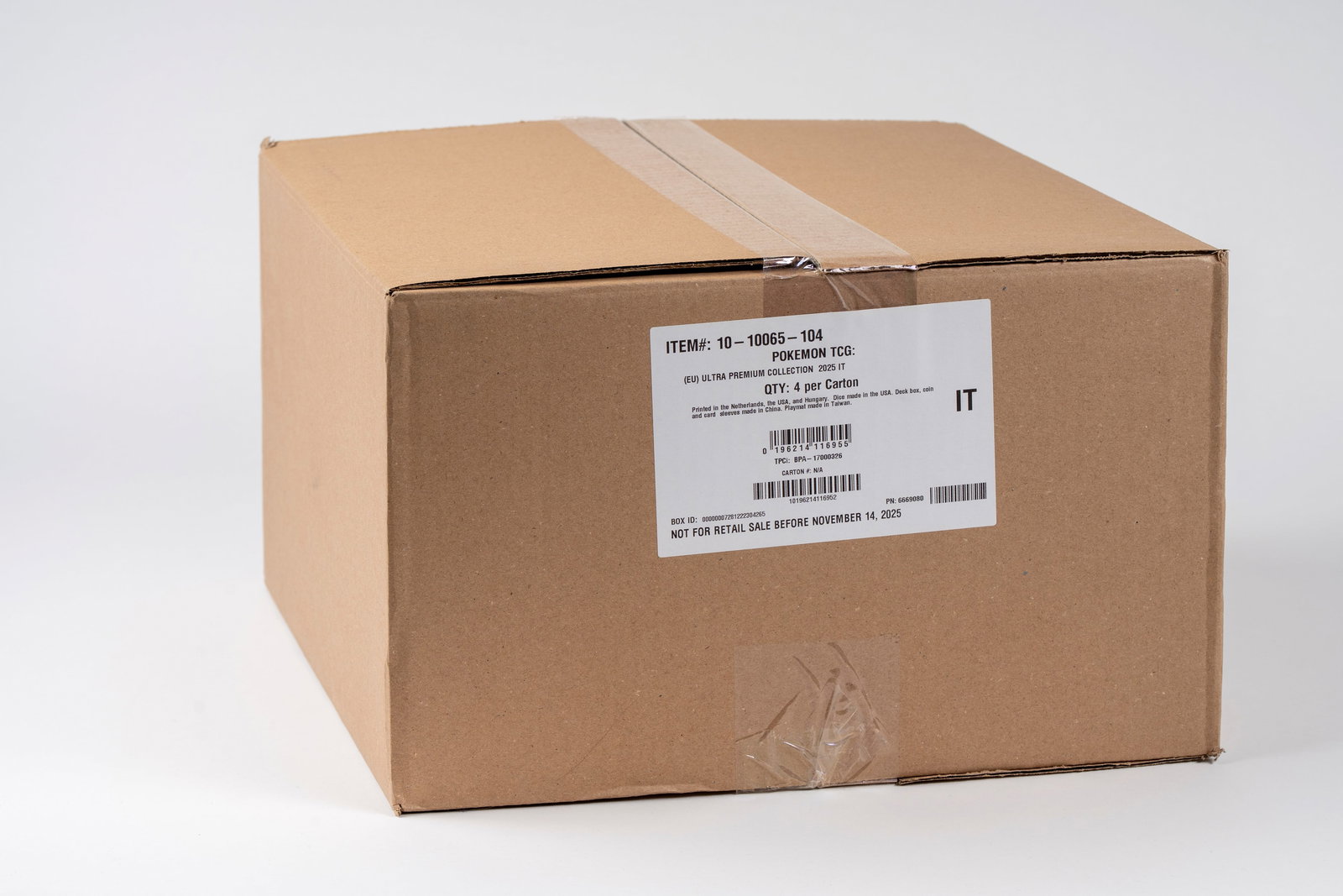 Pokémon - Factory Sealed Case of 4x Ultra premium collection Charizard Ex Italian - Sealed: The Ultra Premium Collection (UPC) Factory Sealed Case featuring Charizard-EX from the Mega Evolution—Phantom Flames expansion represents the pinnacle of your investment in the 2026 Pokémon TCG. It