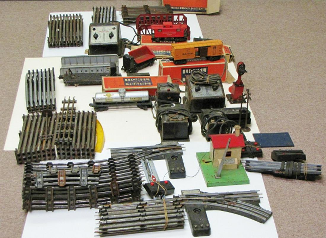 Old Rare Lionel 5 Trains, Tracks and other parts (1 of 12)
