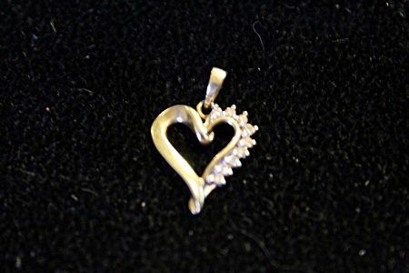 Beautiful Solid 14K Yellow Gold Heart Diamond Pendant.: Beautiful Solid 14K Yellow Gold Heart Diamond Pendant. Diamond approx .32 ct, total weight approx 1.1 gram.