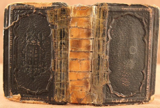 7 assorted Hebrew prayer books (1 of 7)