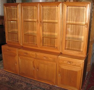 ERCOL LIGHT OAK TWO DOOR GLAZED DISPLAY UNIT WITH TWO: ERCOL LIGHT OAK TWO DOOR GLAZED DISPLAY UNIT WITH TWO DOORS BELOW. ALSO PAIR OF SIMILAR SINGLE DOOR DISPLAY UNITS TO ACCORD