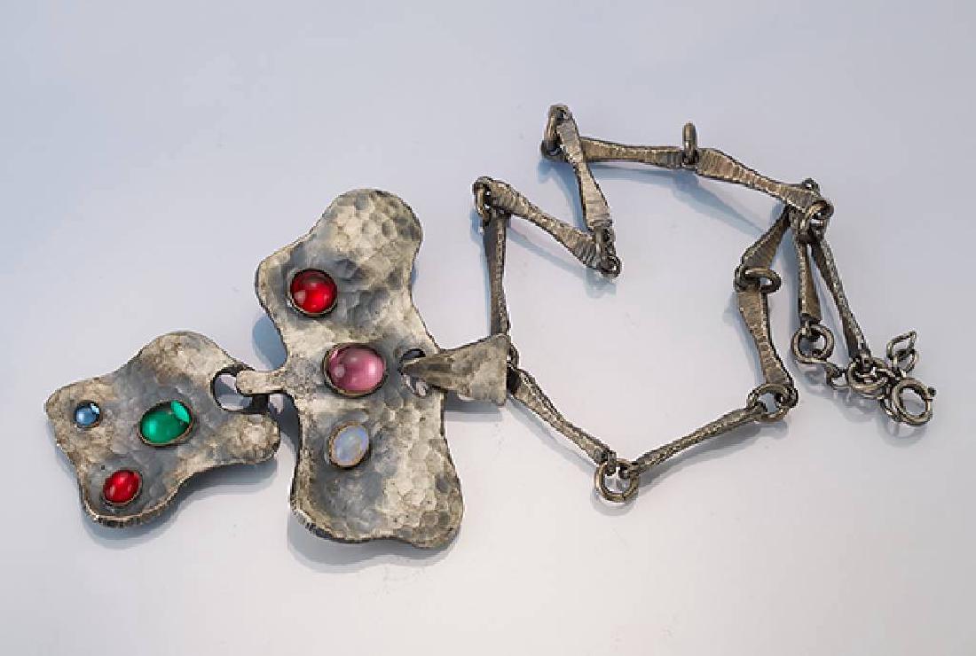 Designer necklace GUY LAROCHE, Paris for Haute Couture: Designer necklace GUY LAROCHE, Paris for Haute Couture , metal anodised, colourful glass stones, necklace l. 41-45 cm, l. suspension approx. 8 cm