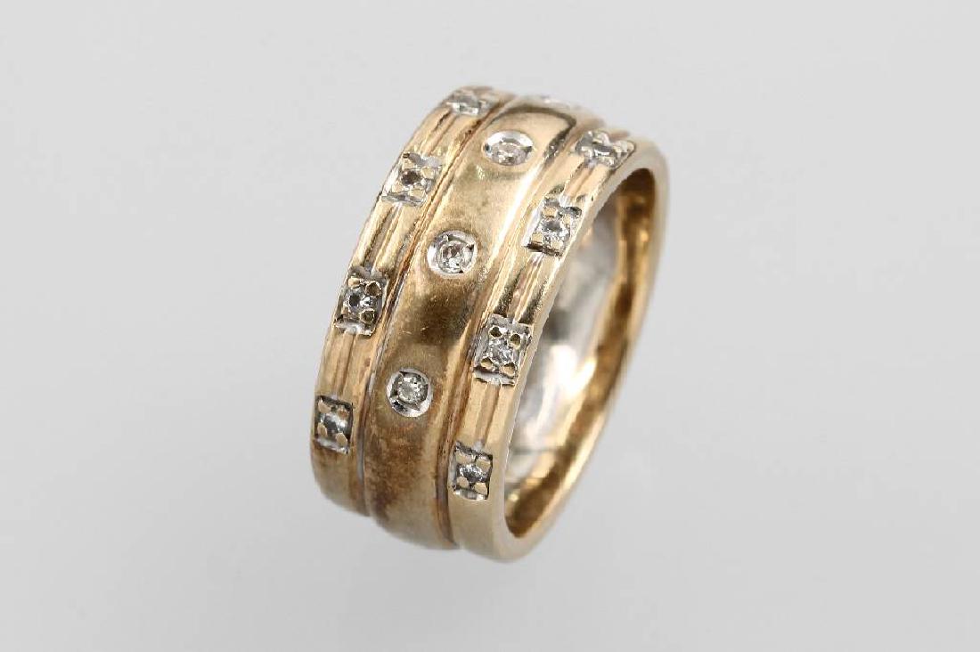 14 kt gold ring with brilliants (1 of 1)