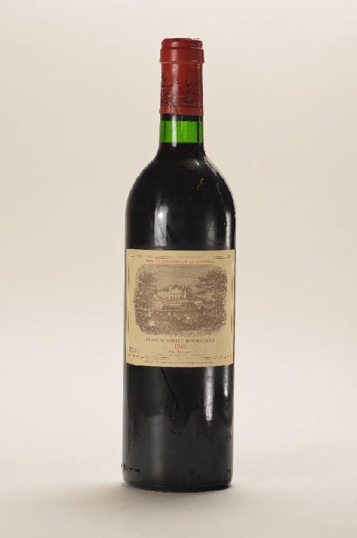 1 bottle 1981 LafiteRothschild: 1 bottle 1981 Chateau Lafite-Rothschild, Pauillac, approx 75 cl, level: approx into neck, not tasted, label slightly browned, capsule in good condition, collectible, Rating: Falstaff Magazine: 90/100 
