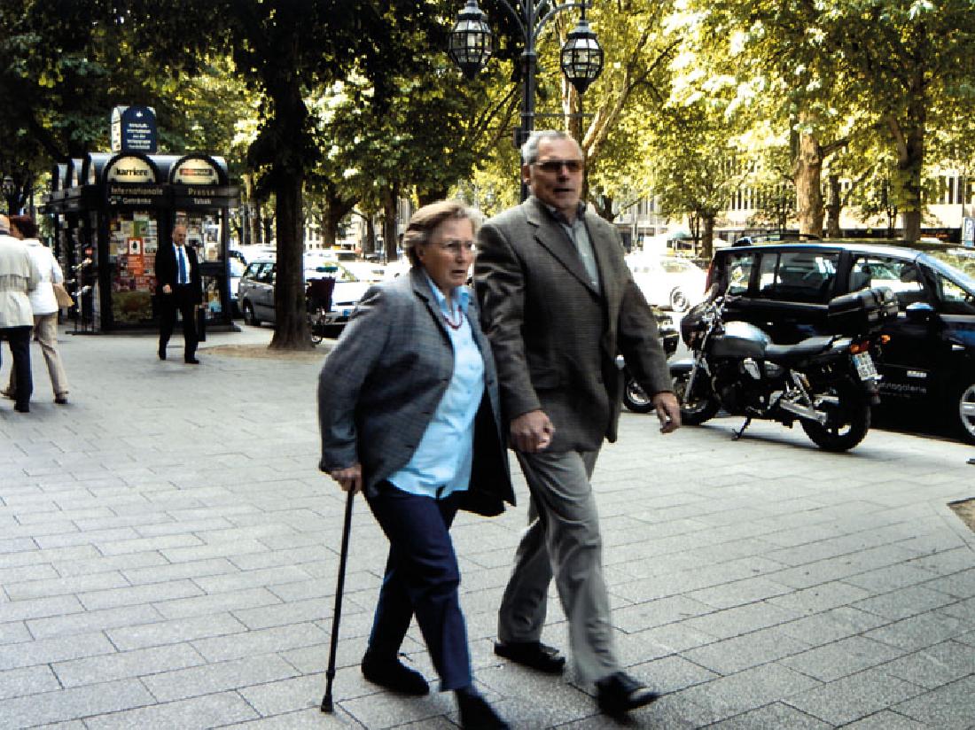 Thomas Struth and Hubert Ostendorf, Homeless: Thomas Struth and Hubert Ostendorf, Homeless photographing passers-by, color photograph, by: Ilse Bechte, Bild No. 26, Ed. 2/3, verso inscribed, approx 23,5x31 cm *************************************