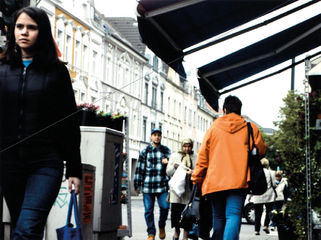Thomas Struth and Hubert Ostendorf, Homeless: Thomas Struth and Hubert Ostendorf, Homeless photographing passers-by, color photograph, by: Helmut Köster, Bild No. 21, Ed. 2/3, versoinscribed, approx 23,5x31 cm ***********************************