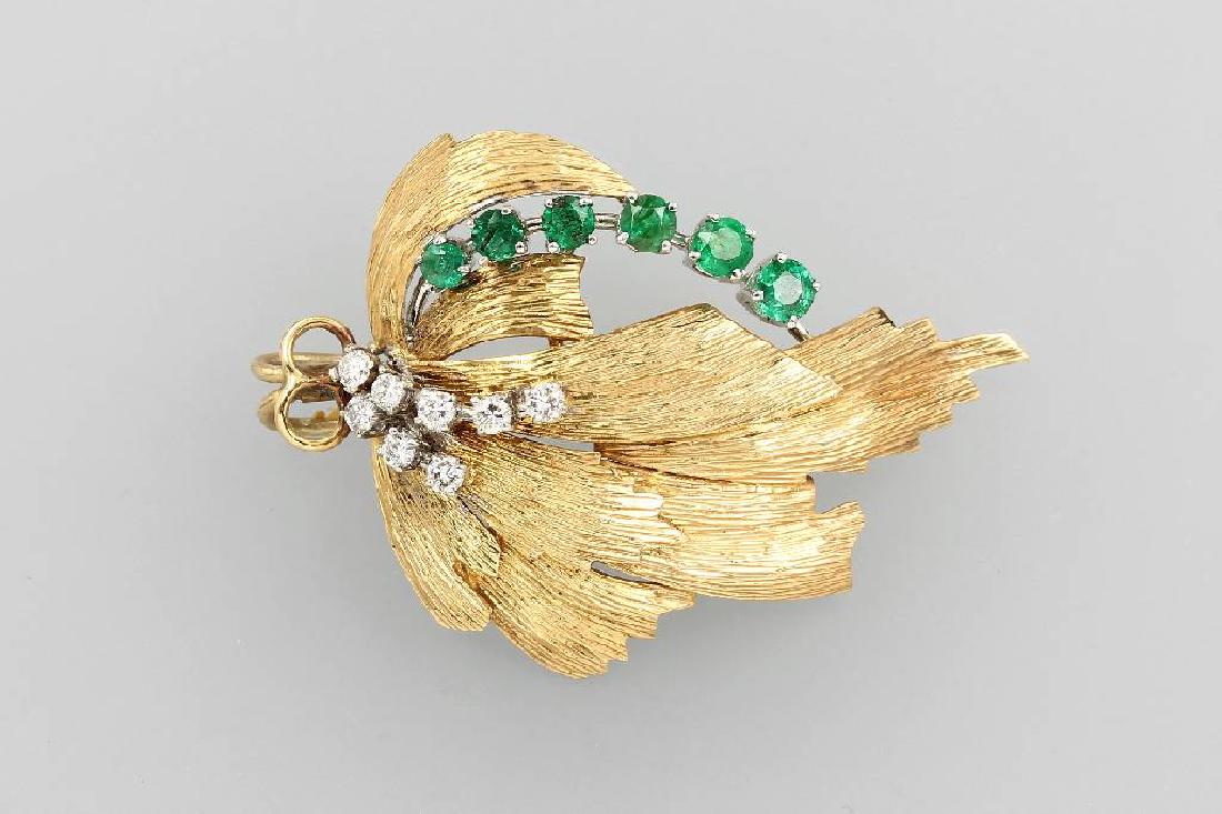 18 kt gold brooch with emeralds and brilliants (1 of 1)