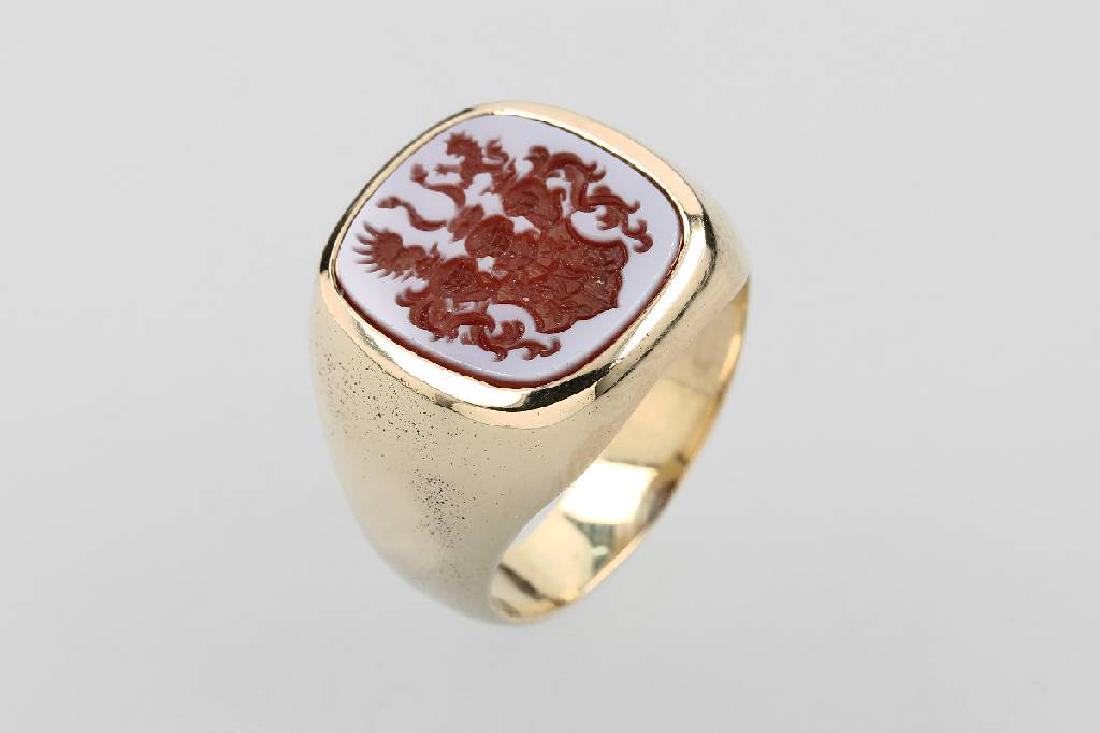 14 kt gold gents signet ring with layer stone (1 of 1)