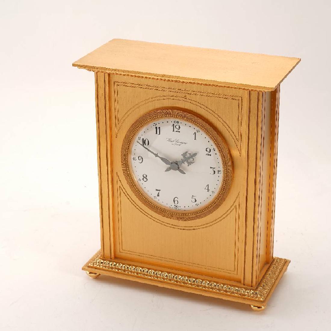 HOUR LAVIGNE a PARIS table clock (1 of 1)