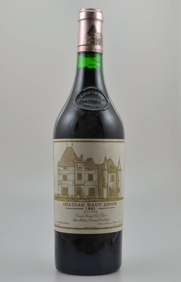1 bottle 1981 Chateau Haut Brion: 1 bottle 1981 Chateau Haut Brion, approx 75 cl, distance between capsule and wine: approx 1 cm, very good condition of the bottle, not tasted, rating: CellarTracker 90/100 points