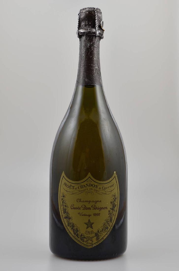1 Flasche 1992 Dom Perignon: 1 Flasche 1992 Moet et Chandon Cuvee Dom Perignon, 12,5 % Vol., approx 75 cl, distance between bottle bottom and Champagner: approx 1,5 cm, not tasted