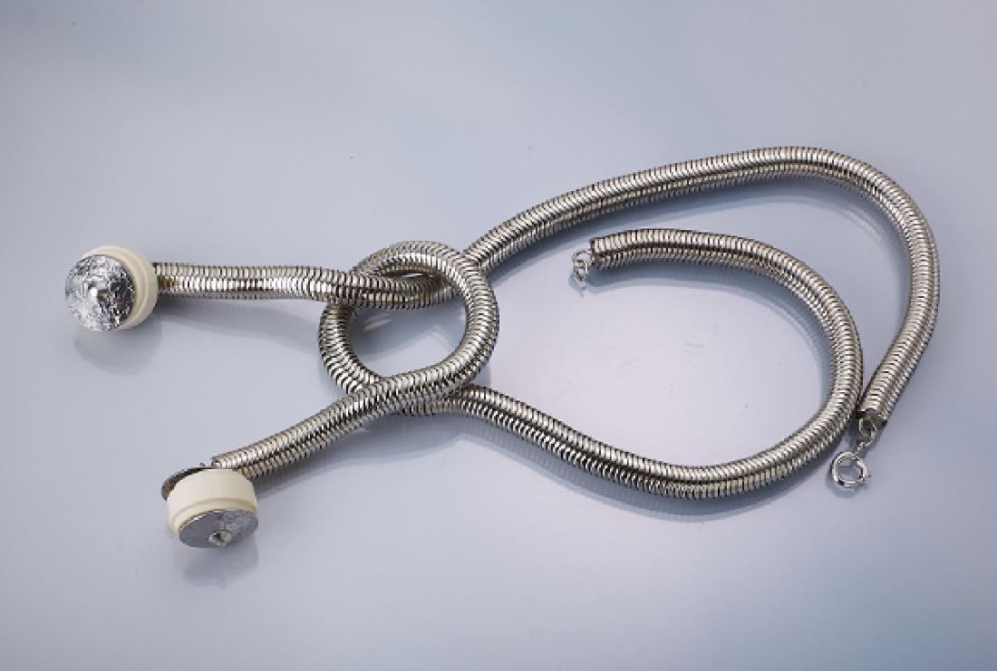 Necklace, 1932: Necklace, Bengel unsign., 1932 , brass nickel-plated, knoted middle part with white erinoid, l. approx. 43 cm, similarly shown in lit., compare: 'Art-Deco-Schmuck', Jakob Bengels, page 139, pict. 59