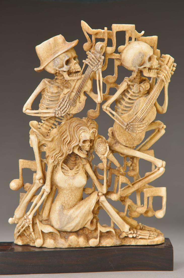 Sculpture of the death dance, of the studio Schiffel: Sculpture of the death dance, of the studio Schiffel, minstrel, Memento Mori, elk antler carved, approx. 21 x 15 cm