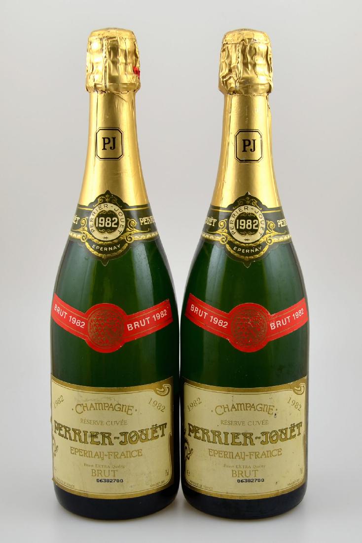 2 bottles of 1982 Perrier-Jouet: 2 bottles of 1982 Perrier-Jouet Epernay-FranceChampagner, Reserve Cuvee, Brut, each approx 75 cl , distance between bottle bottom and champagne: approx 2 cm, label slightly soiled