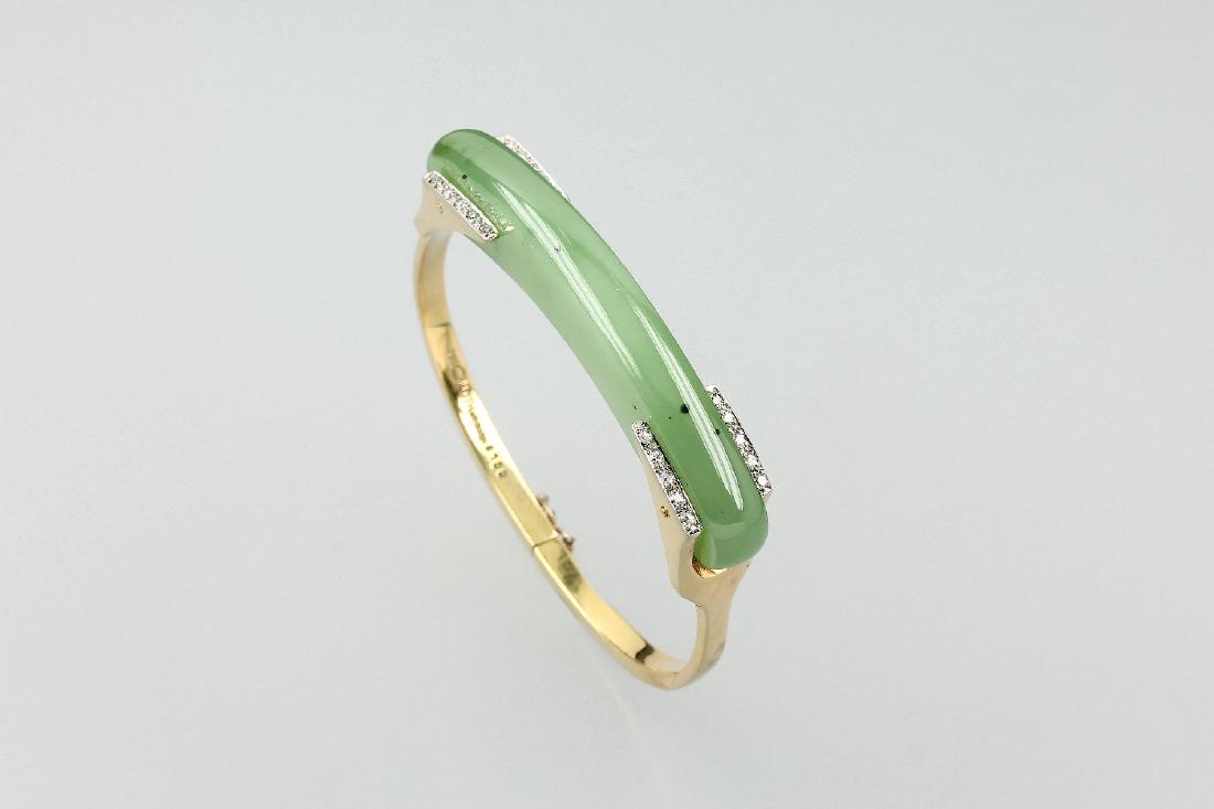 18 kt gold LÜTH artdesign bangle with jade anddiamonds (1 of 1)