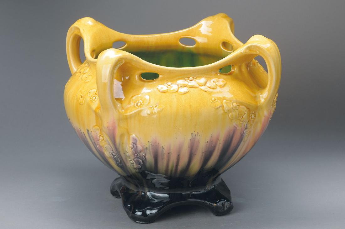 Large flower pot, probably Saargemünd, around (1 of 1)