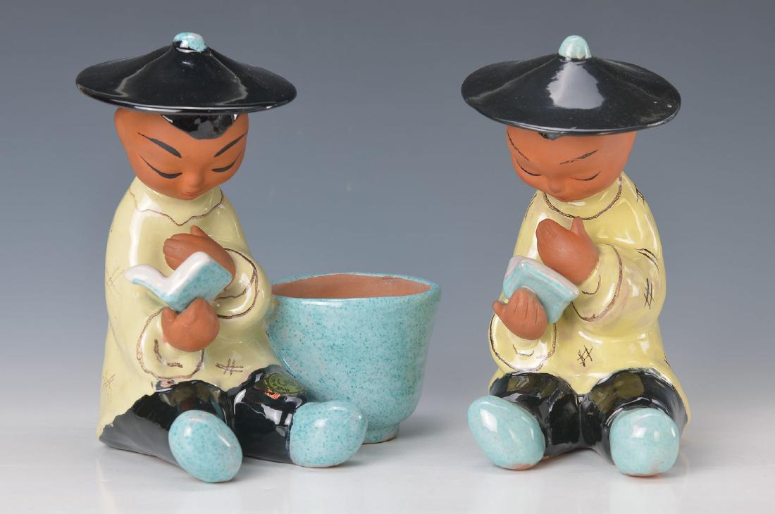 two ceramic Sculptures, probably Gudrun Baudisch-: two ceramic Sculptures, probably Gudrun Baudisch- Wittke, Gmundener ceramic, Chinese with book and Chinese with flower pot, paintedin bright colors, approx. 22 x 19 cm respectively H. 22 cm, with labe